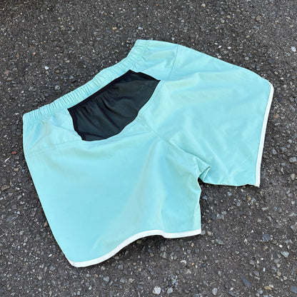 E SHORTS（Old Hiker Young Hiker）ショートパンツ