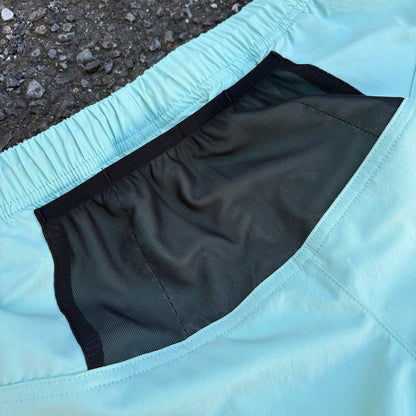 E SHORTS（Old Hiker Young Hiker）ショートパンツ